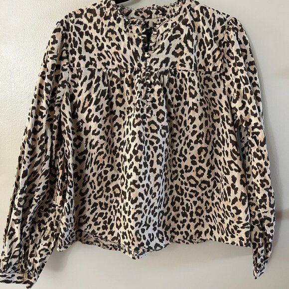 100% cotton Button-front ruffleneck popover in leopard print - Picture 5 of 5